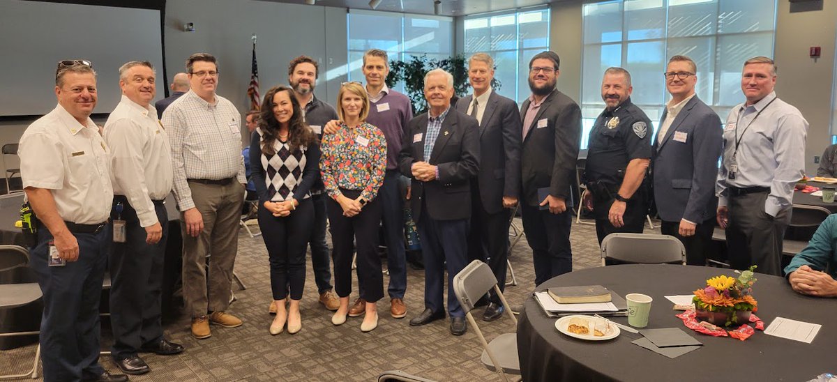 EVPLewis's tweet photo. The @GilbertYourTown #faithgroup Summit features some of the finest in our @phxeastvalley community; thanks to Mayor @BrigetteDP @GiilberAZMayor for organizing with assistance from @Gilbert_Manager @GilbertFireDept @GilbertPolice https://t.co/0ll4kSODyX