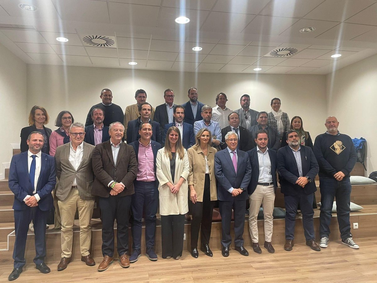 Hoy he participado en la visita de nuestra Consejera de Medio Ambiente <a href="/Paloma_Martinm/">Paloma Martín Martín</a> y de la Junta Directiva de <a href="/aseacam/">Aseacam - Comunidad de Madrid</a> a las estupendas instalaciones de Euroambrosias, una de nuestras empresas agroalimentarias líderes en Madrid.