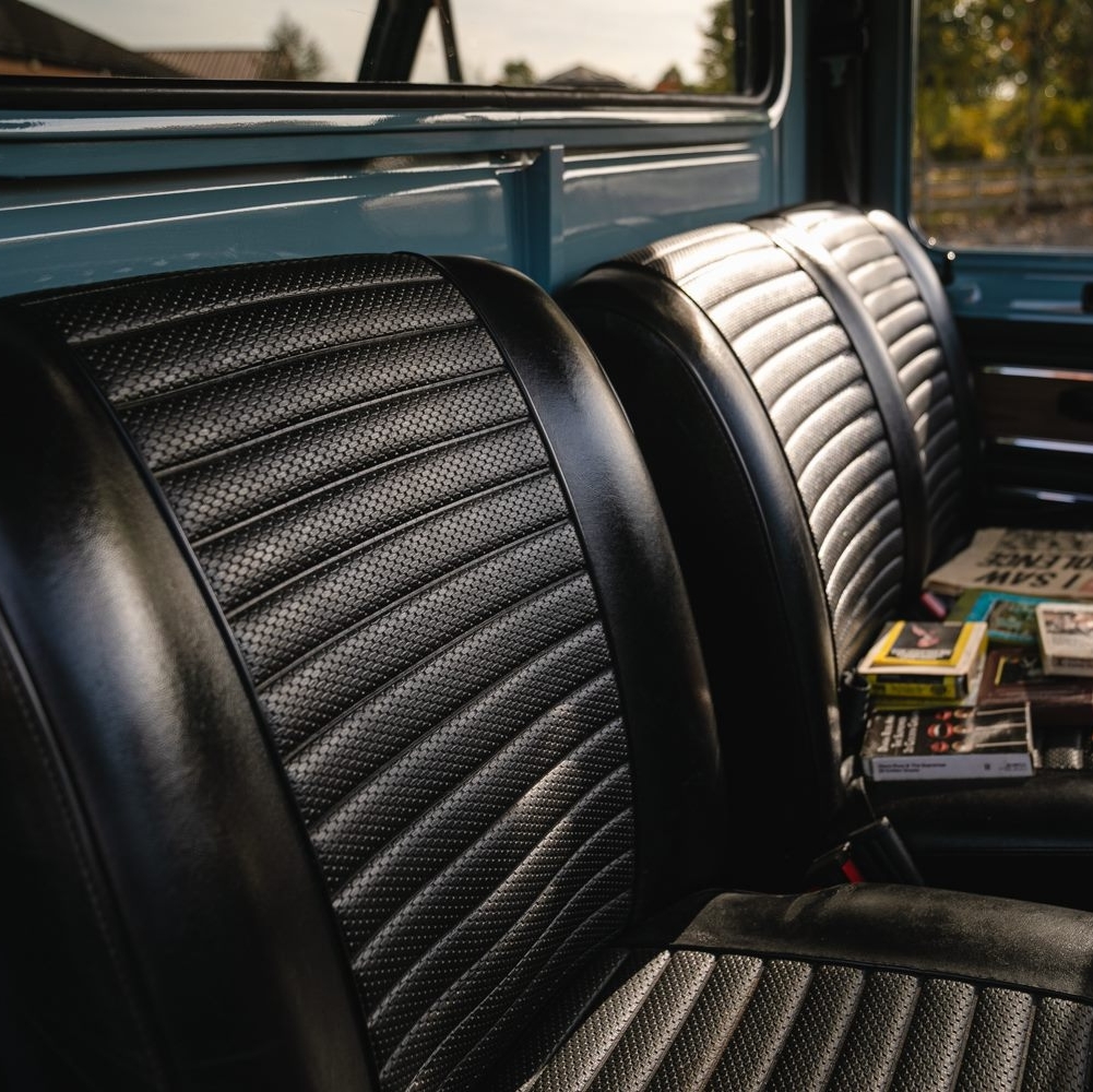 IconicAuc's tweet photo. This twin wheel, long wheel base Mk1 Transit is a superb example of one of the best selling commercial vehicles in history

This Transit has lived a relatively easy life compared to most and is offered to the NEC Classic Sale in truly stunning condition. 

#silverstoneauctions https://t.co/kCKFGwDYp2