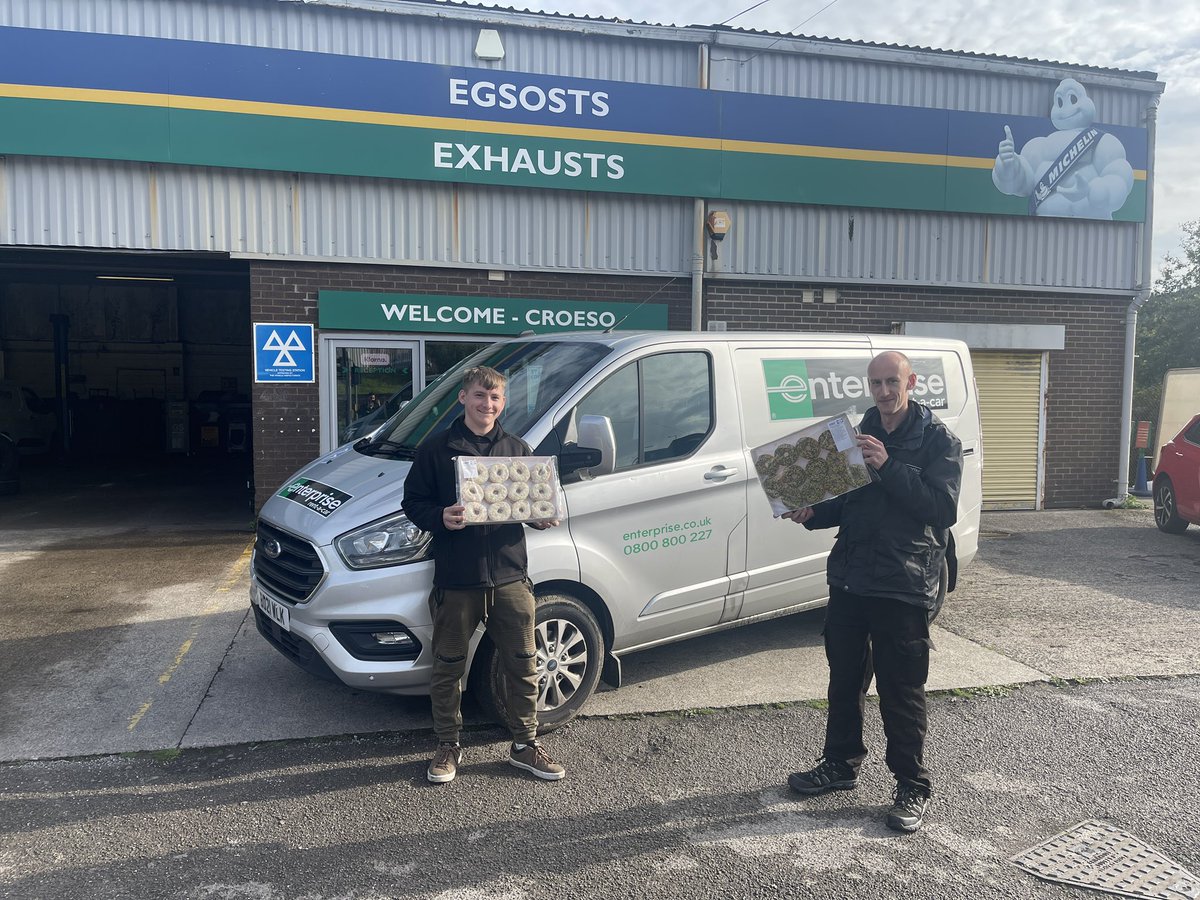 RossHutch_Erac's tweet photo. Great to get down to the local ATS to thank them for all the hard work they’ve done since the opening of the Van Centre! #thankyou #localpartnerships #oneenterprise @Euan_Erac @GSMERAC https://t.co/9hxUS8pDBp