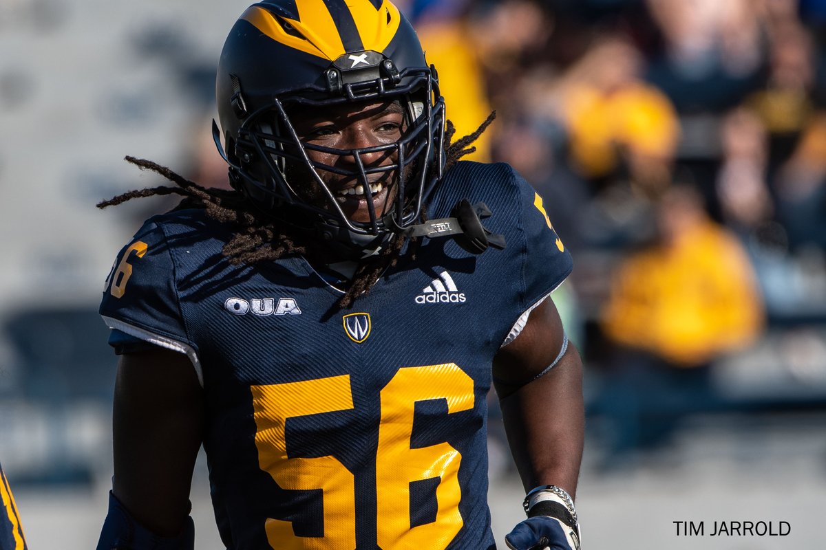 @WindsorLancers Tayo Adeyeye returns a fumble for a TD against Waterloo in @OUAsport action as the Lancers won and qualified for the playoffs. October 22, 2022. @USPORTSca @elisamitton 📸: @T_Jarrold