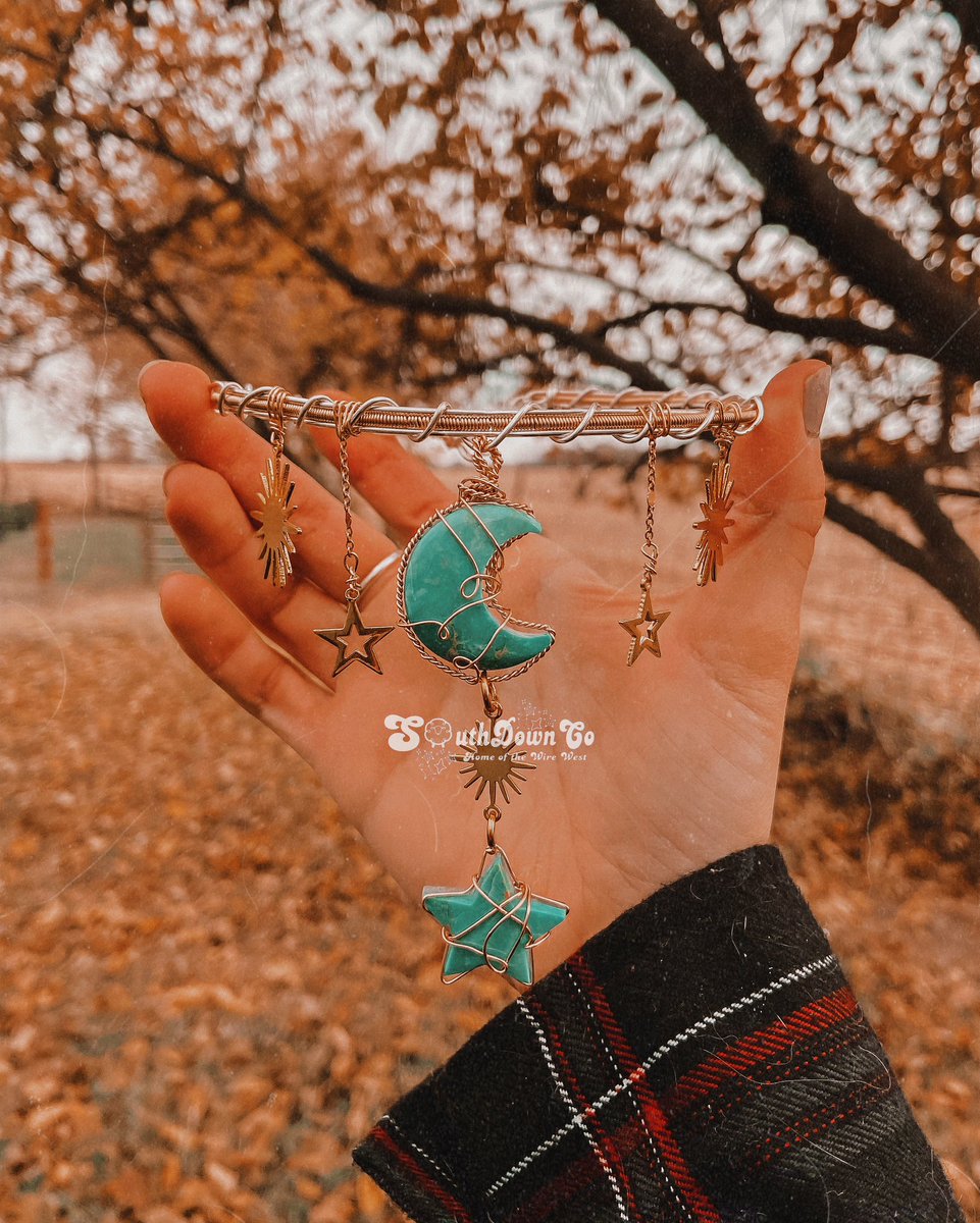 Golden goddess🌙☀️⭐️✨
November 5th 9pm EST