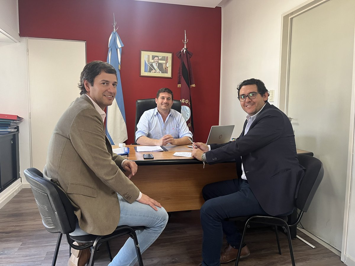 Firme convenio con el SEC de Interior <a href="/JavierDiezVill2/">Javier Diez Villa</a> a través del cual vamos a pavimentar la calle Obispo Colombres que es el ingreso al barrio Villa Josefina. Agradezco a <a href="/GustavoSaenzOK/">Gustavo Sáenz</a> por ayudarnos a mejorar la calidad de vida de cientos de familias que viven en la zona