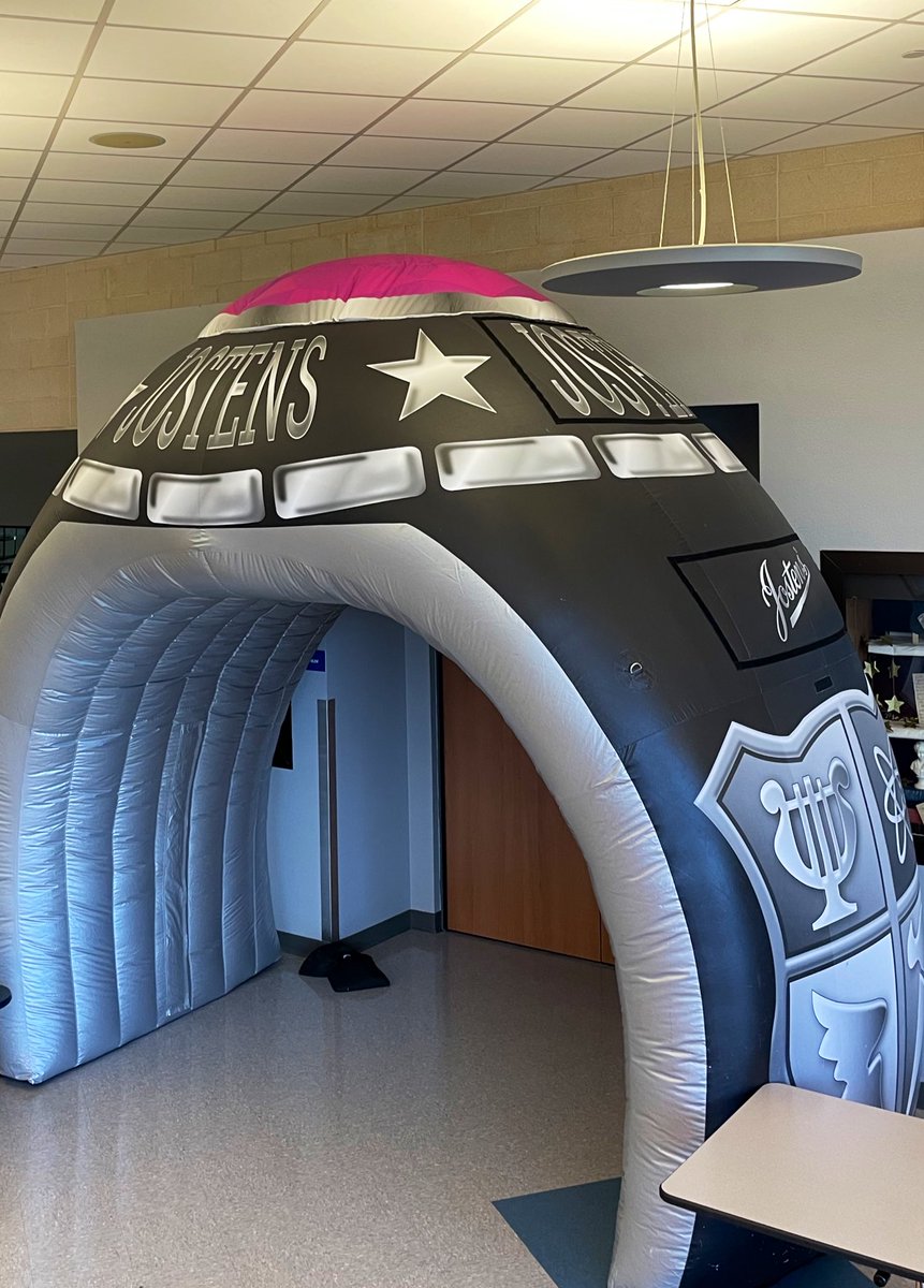 JostensJRay's tweet photo. I’ve heard many times that #BFND and neither does the pride & joy @KrumHighSchool students take in designing their personalized #ClassRings
Great to see the GIANT @Jostens in attendance as these Bobcats take a big step towards Graduation!
🎉💍🎓💍🎉
#HighSchoolEssentials https://t.co/DltDQQSS0a