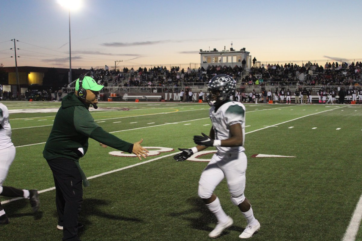 Epchs231's tweet image. ICYMI: Some scenes from last Thursday night's #epfootball victory at Argo. 

More 📸here: facebook.com/media/set/?set…