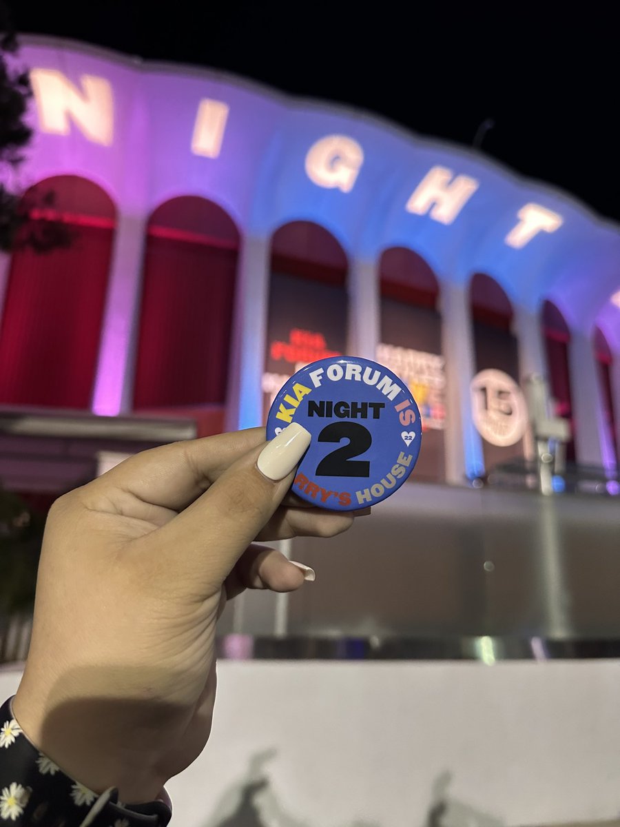 sassymeli_'s tweet photo. Harry’s House LA Night 2 ♥️ #HarryStylesLoveOnTour2022 #lanight2 @Harry_Styles https://t.co/WIFzftZoO8