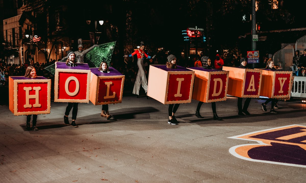 NovantParade's tweet image. Kick off the holidays on Thanksgiving EVE! Bring your family, friends, warm clothes, and a chair!
.
.
.
#novanthealth #novanthealththanksgivingparade #thanksgiving #thanksgivingparade #cltthanksgiving #cltthanksgivingparade #queencharlotte #charlottenc #illuminatedimagination