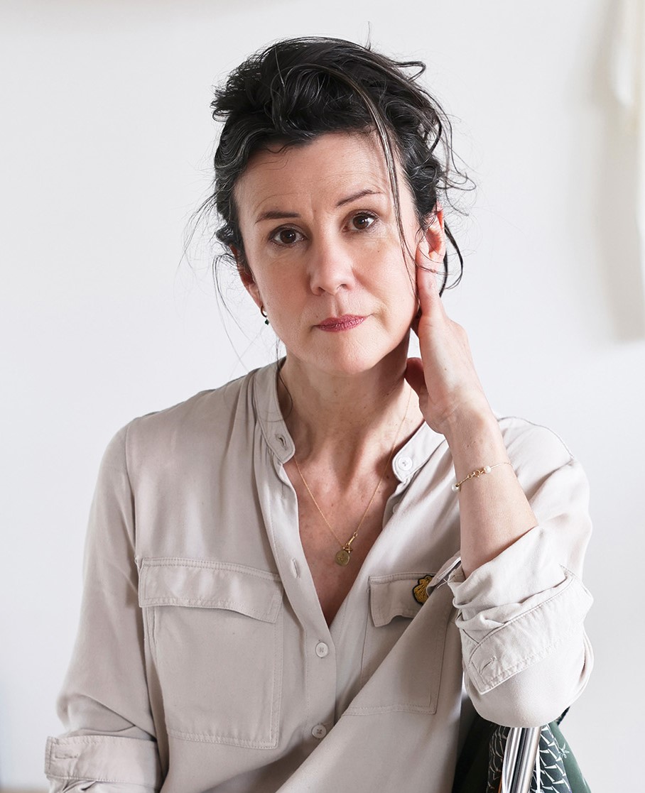 SwissEmbCanada's tweet photo. 🇨🇭 illustrator and cartoonist Anna Sommer is in 🇨🇦! Join her in Vancouver and Victoria between today and Friday for book discussions on her latest work, “The Unknown,” or for hands-on papercut portrait workshops! More info 👉 https://t.co/NRE41HZE6M
Photos © Anita Affentranger https://t.co/ma5ViI2okq