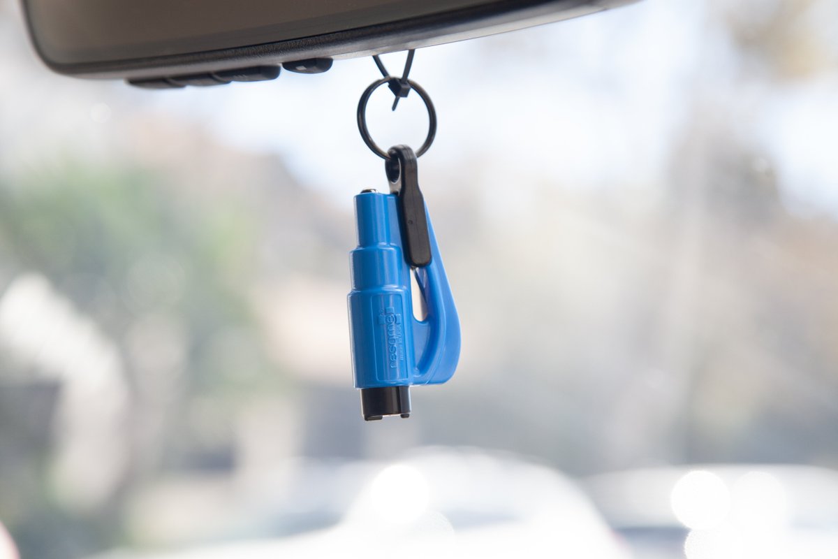 resqmeinc's tweet photo. Be sure to store your resqme® in an accessible location, like the rear-view mirror, to keep it close during an emergency! 🤩
🫶 https://t.co/bq4mYUYlSY
#resqme #windowbreaker #seatbeltcutter #safedriving #driversafety #carentrapment #carescape #carrescue #firstresponders https://t.co/jaFOCad6W0
