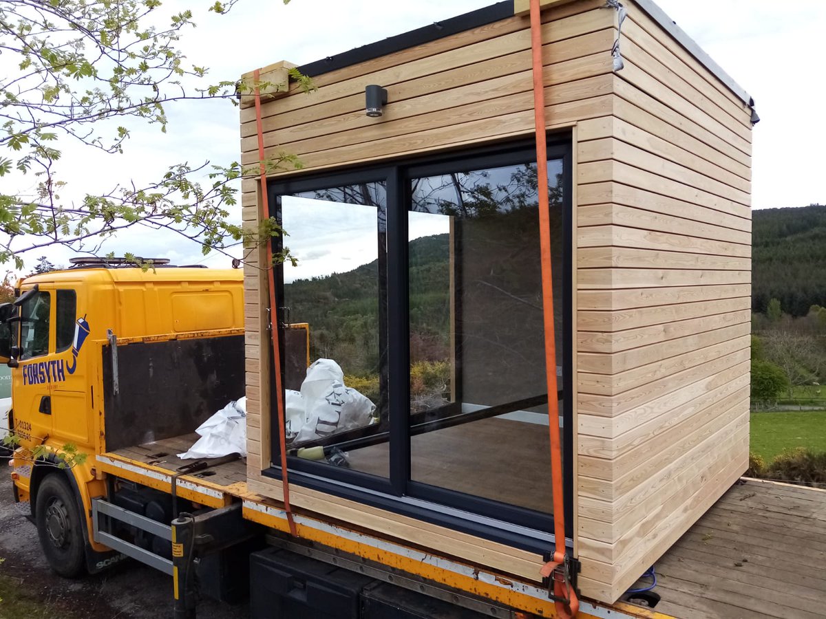JMLGardenRooms's tweet photo. Need a speedy office solution? We’ll deliver a readymade office straight to your garden! #officepod #homeoffice #workfromhome #instantoffice #peaceandquiet https://t.co/Z482JFtybK