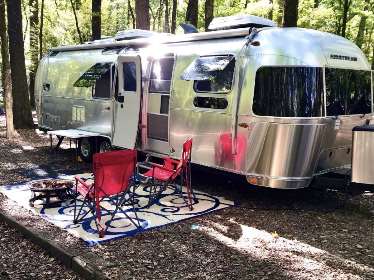 GoodSam's tweet photo. Glamping with your whole family just got a lot better with this 2019 @Airstream_Inc Flying Cloud 30FB from #GoodSamRVRentals 😇
🔗 https://t.co/ImGYYOhhH7 https://t.co/pSMZgk0UKA