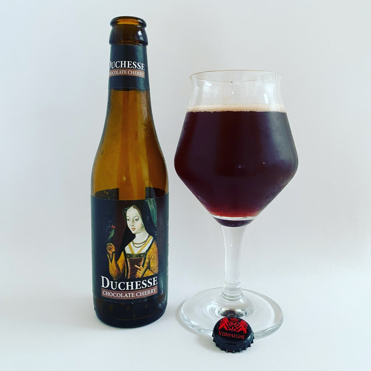 cervezadviernes's tweet photo. Dios salve a la duquesa 👏🏼😋👍🏼
Duchesse chocolate cherry
Style: Sour Flanders Red Ale
Alc. 6,8% Vol. 33cl. IBU’s n/a
Brewery: @BrouwerijVerhaeghe
#Vichte #Belgium
Initial6 Octubre de @BeersToHome
https://t.co/DzTHYcieEo https://t.co/15pgm6cnzI