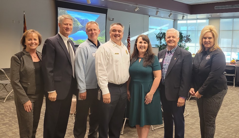 EVPLewis's tweet photo. The @GilbertYourTown #faithgroup Summit features some of the finest in our @phxeastvalley community; thanks to Mayor @BrigetteDP @GiilberAZMayor for organizing with assistance from @Gilbert_Manager @GilbertFireDept @GilbertPolice https://t.co/0ll4kSODyX