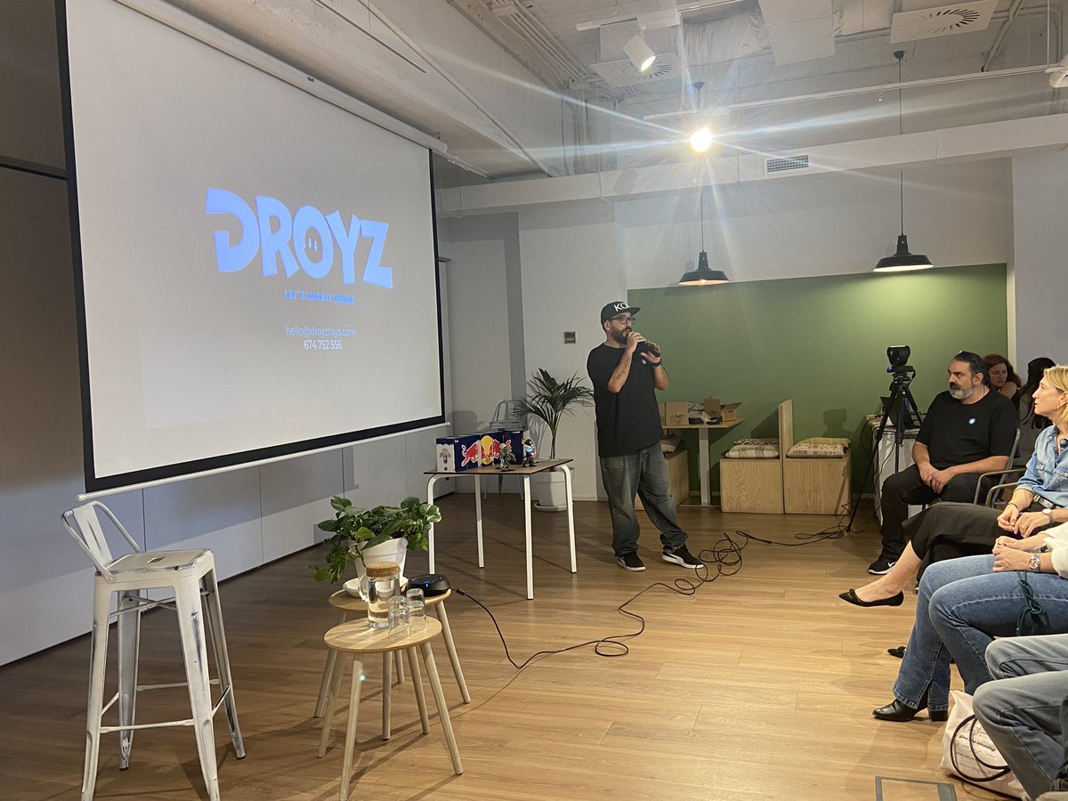 Te imaginas tener coleccionables y poder disfrutarlos sin sacarlos de la caja? <a href="/DroyzToys/">Droyz</a> tiene la solución, el metaverso. Además, son las primeras figuras personalizables tanto a nivel físico como digital 👾