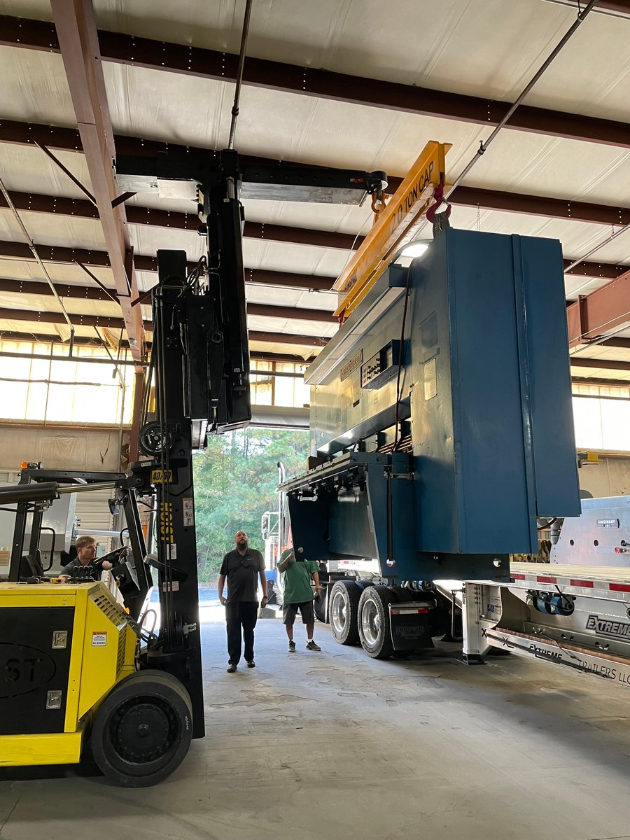 VIVS_finance's tweet photo. Loadout today of the Cincinnati 500 CNC Hydraulic Shear! #machinery #machine #loadout #heavymachinery #heavyequipment https://t.co/NXj1b6SjWb