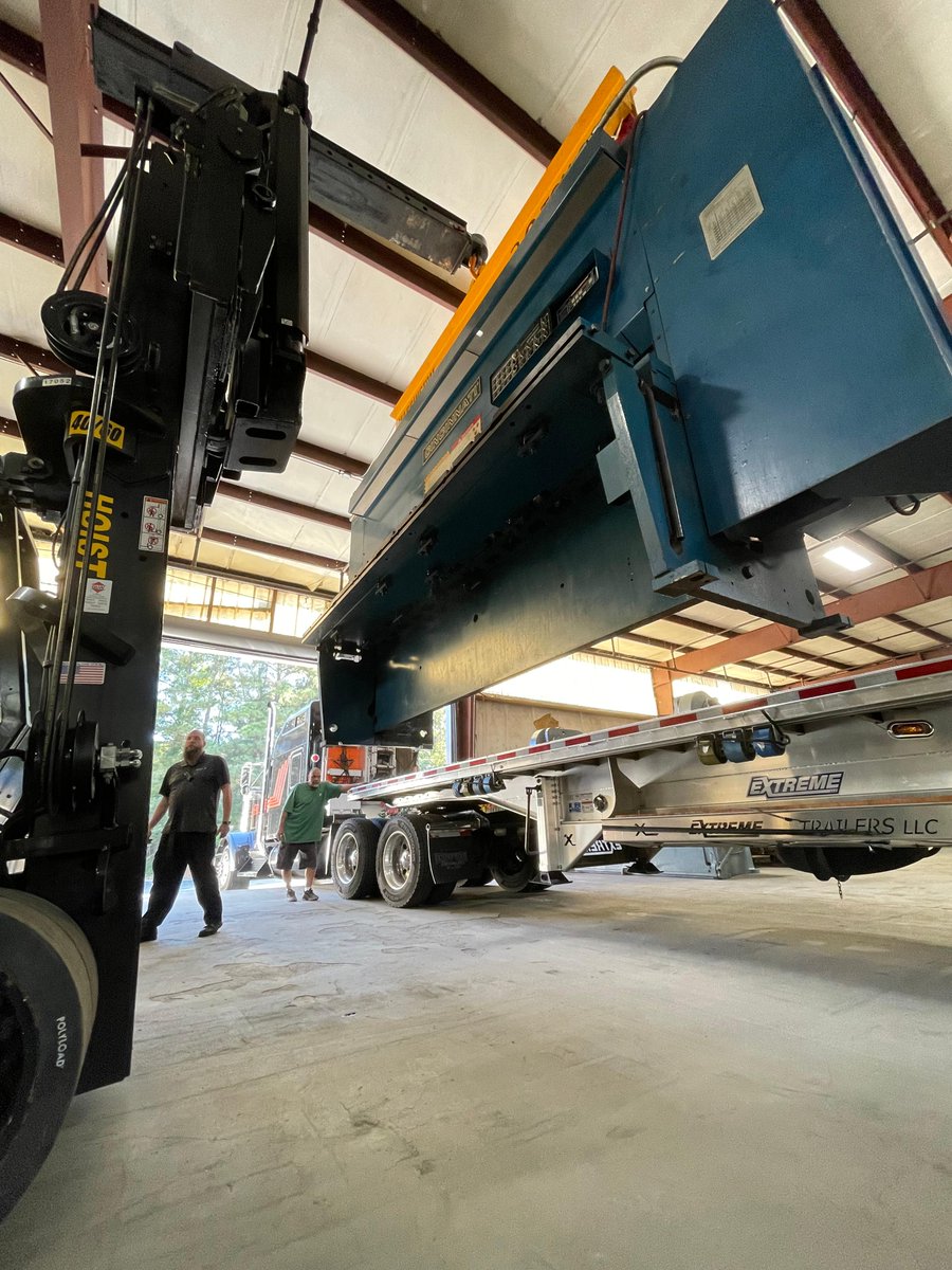VIVS_finance's tweet photo. Loadout today of the Cincinnati 500 CNC Hydraulic Shear! #machinery #machine #loadout #heavymachinery #heavyequipment https://t.co/NXj1b6SjWb