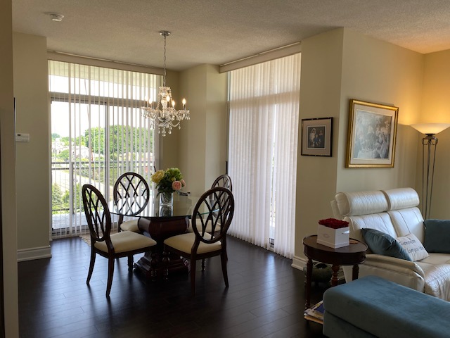 lyndacowan's tweet photo. #FORSALE 🌿 810 Scollard Crt Unit #702, #Mississauga $599,000☀️Sunny, Bright &amp; Spacious N/E/S Pano Views From Large Corner Balcony. Open Concept Layout With Numerous Upgrades Throughout! 🌿  https://t.co/BLsFQSMcbV https://t.co/x2E8TI9ZlV