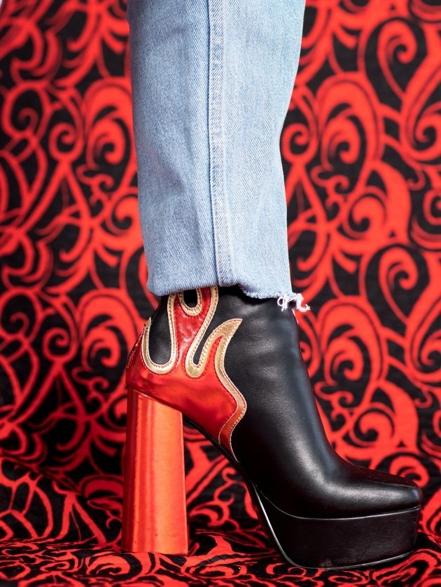 Researchers from <a href="/McrSchArt/">Manchester School of Art</a> have collaborated with photography project <a href="/PortraitYouth/">Portrait Youth</a> and the British Muslim Heritage Centre (@1BMHC) 
to explore young British Muslim identity in Manchester.

Find out more about the portrait exhibition 👉 bit.ly/3zcR0z9.