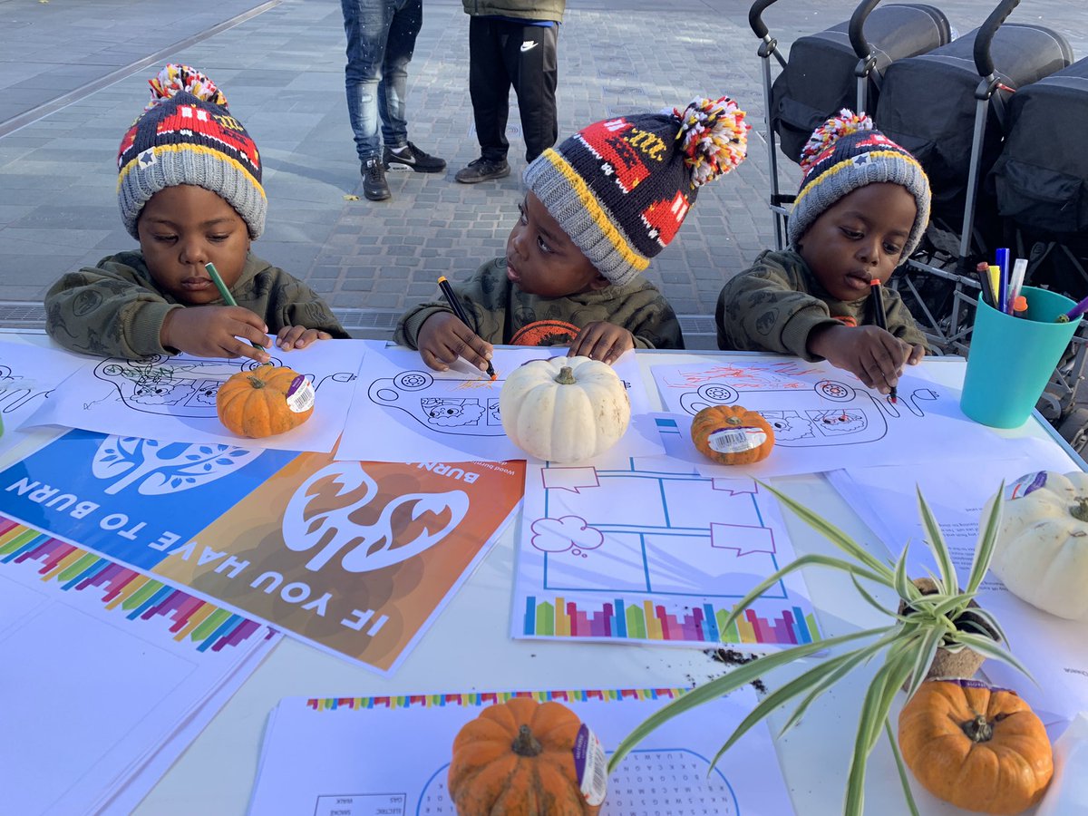 Thanks to everyone who came down to yesterday’s #AirQuality event at Cornhill in Ipswich with <a href="/suffolkcc/">Suffolk CC</a>. Lots of chats with locals about air pollution issues and what could be done to get healthier air in the town, and some super drawings by the young ones!