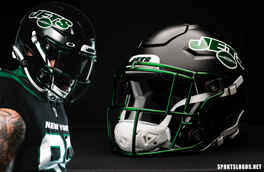 The New York Jets will debut their new all-black helmet, jersey, and pants uniform combo this Sunday against the New England Patriots. #NYJets #NFL #TakeFlight More on their new 'Stealth Mode' black helmet here: news.sportslogos.net/2022/07/22/ste…