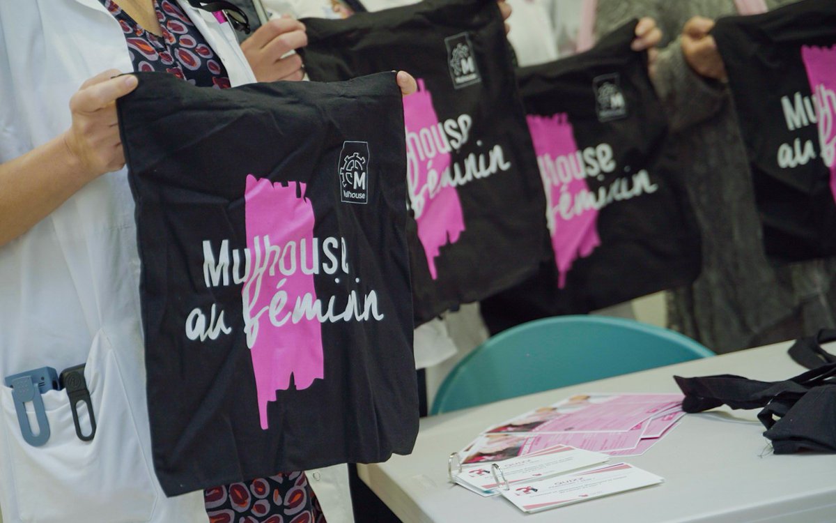 #santé Dans le cadre d’Octobre Rose, dédié à la prévention et au dépistage du cancer du sein, <a href="/mulhouse/">Ville de Mulhouse</a> a remis, ce mardi soir, des Tote-Bags au service de Gynécologie-Obstétrique de l’hôpital Femme-Mère-Enfant du <a href="/ghrmsa/">GHRMSA</a>