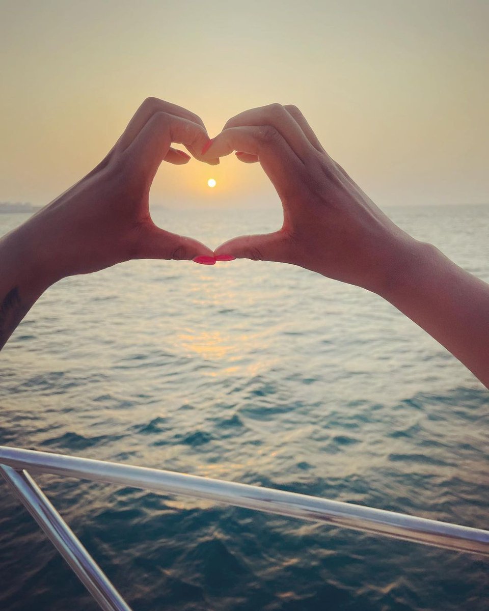 Love is lost in the world but don’t give up on it… love everyone around like you have never loved before❣️