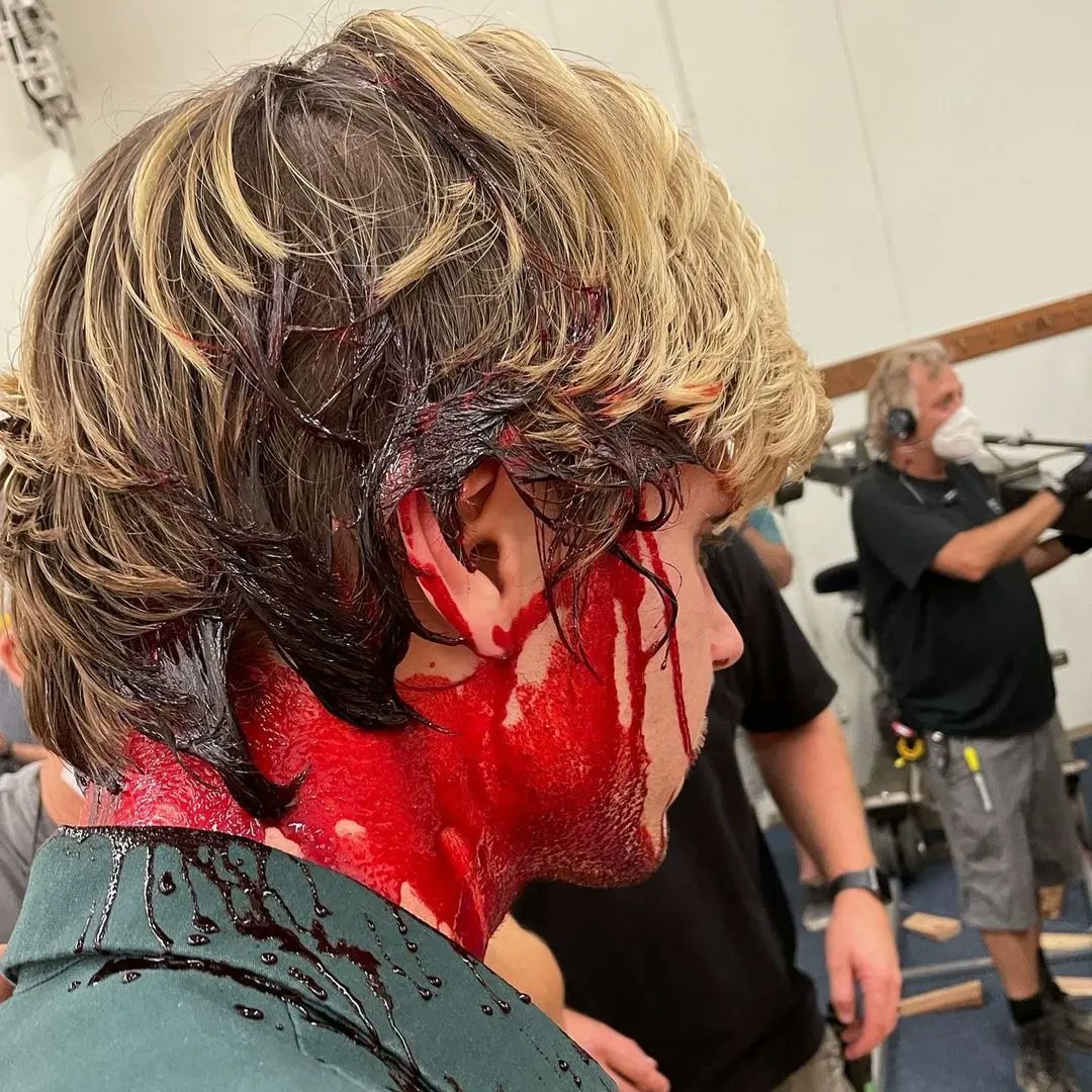 evanliciouss's tweet photo. Evan Peters behind the scenes of #Dahmer https://t.co/qlt76Nnat7