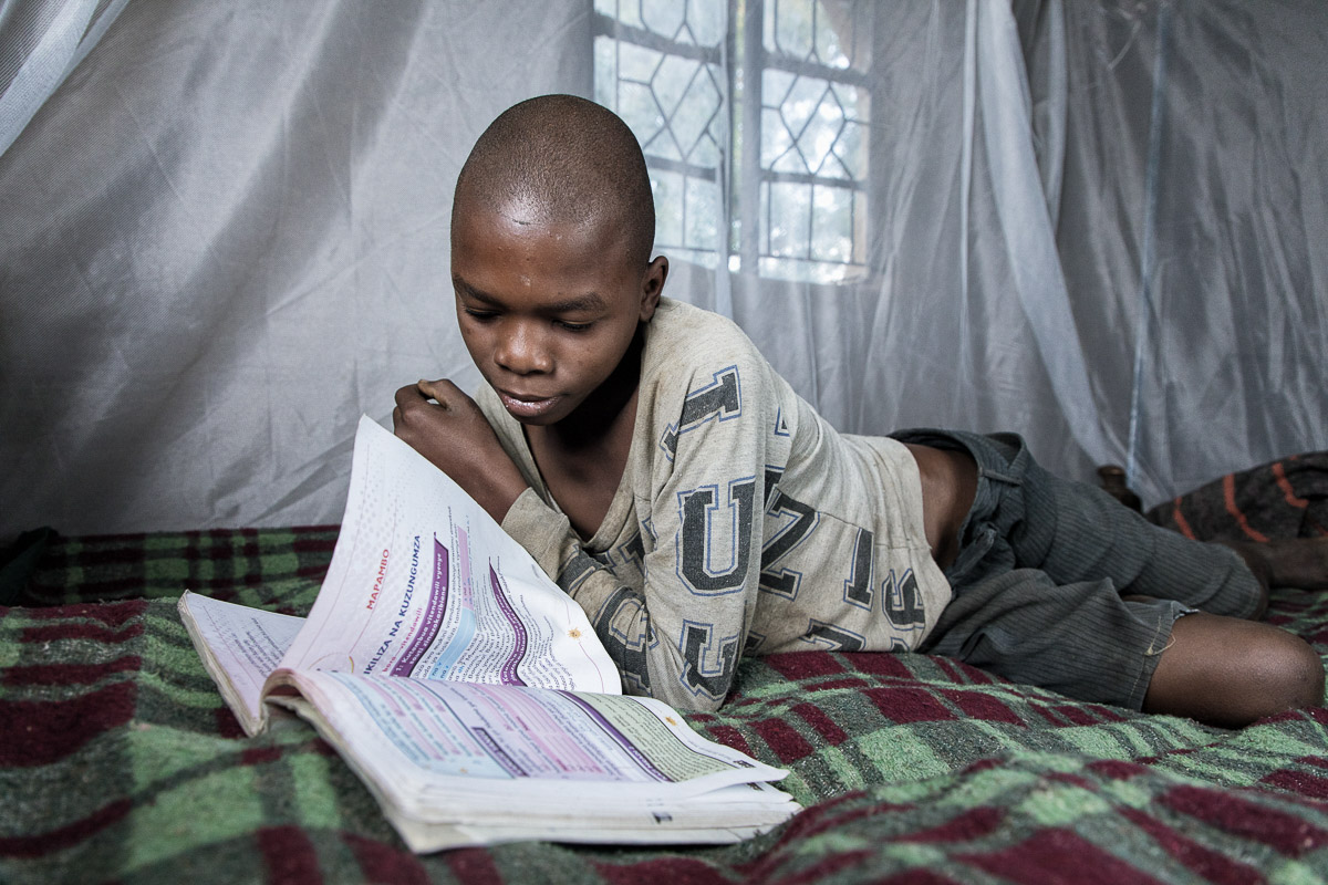 vestergaard's tweet photo. Sleeping under a mosquito net is one of the easiest ways to ensure children are protected while they sleep so they can study for a better future. ๐ธ @wanyama in Kakamega #Kenya #endmalaria #buzzoffmalaria https://t.co/EdtZ9Lyqrw