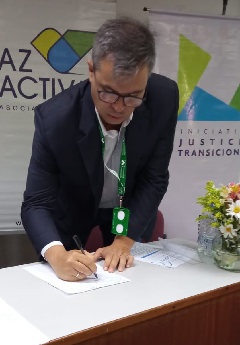 EquipoSucre's tweet photo. #25Oct
Ahora desde la #UCV acompañando a los amigos de @PazActiva y la Red Jure en la presentación de su 1er. Concurso sobre Justicia Transicional.

#LaUMAparticipa 👥💚
#REDJURE 
#Venezuela https://t.co/136nWjGcL5