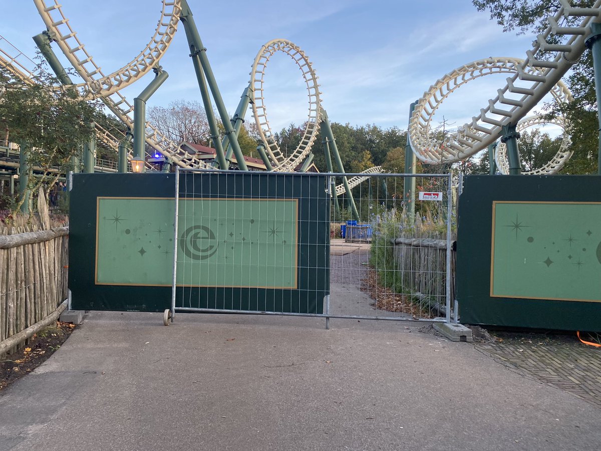 LaaglanderLeo's tweet photo. Middels heeft @Bouwbig alles onder gescheten #GODVER en is @HooglanderHenk weer werkzaam op z’n oude plek #Goednieuws #Efteling #Bouwbig https://t.co/WBtGdc7hwh