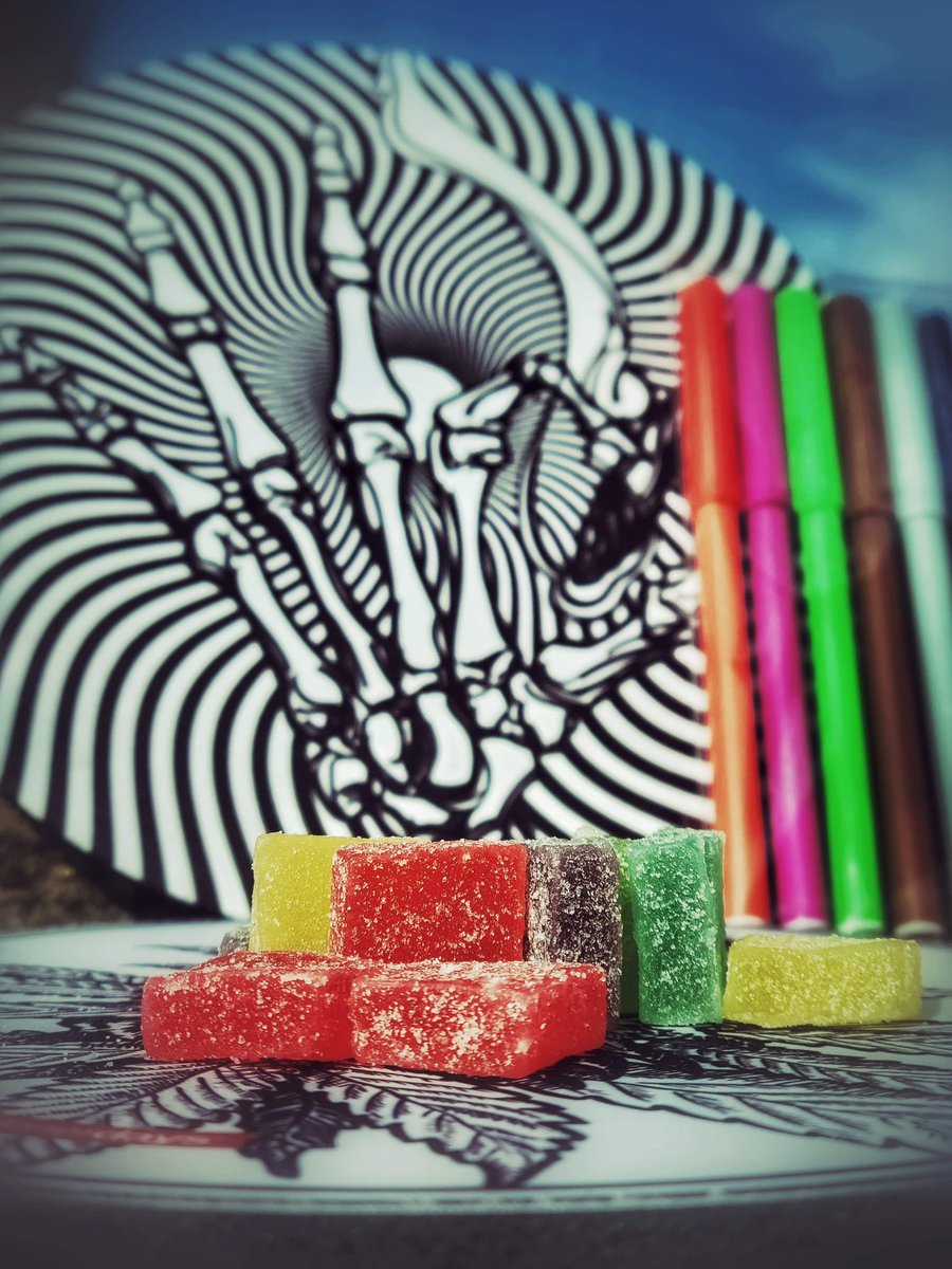🎨🖍Come Color With Us!🖍🎨

🖍Adult coloring has never been so fun!

🍃 @stonerdays color mats and markers pair well with our
new Cosmic Surfer gummies!

🤯Come Get Psilly With Us Today!

#shoplocal #newnew #gummies #stonerdays #colormats #diy #supportlocalbusiness