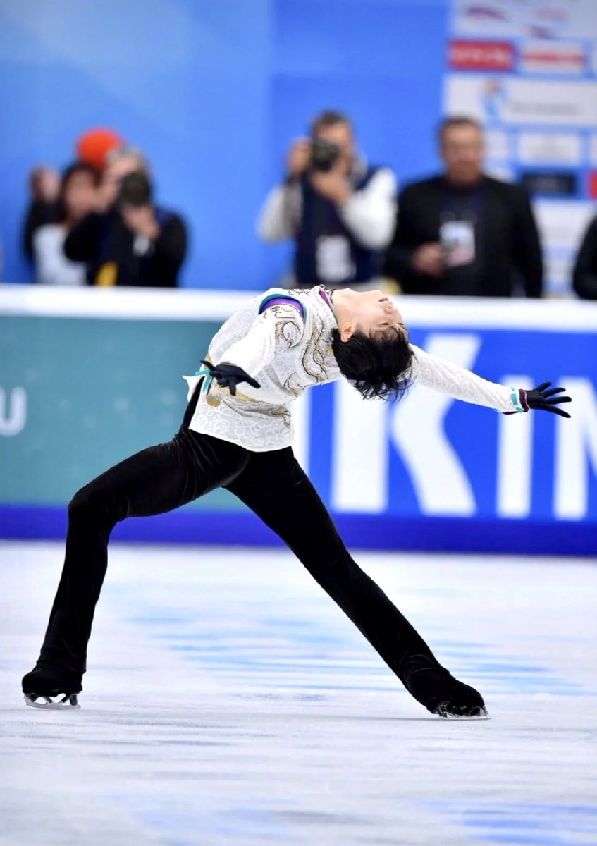 yuzupooh1207111's tweet photo. The most beautiful Ina Bauer in men's figure skating history that no one can IMITATE and SURPASS!⛸️🥇❤️
#FanyusOnlyLoveYuzuForever
#羽生結弦プロローグ全力応援
#羽生結弦
#YuzuruHanyu𓃵
#LoveYuzuruFromAllOverTheWorld
#InaBauer
#HANYUYUZURU https://t.co/wGFxyGYT2R