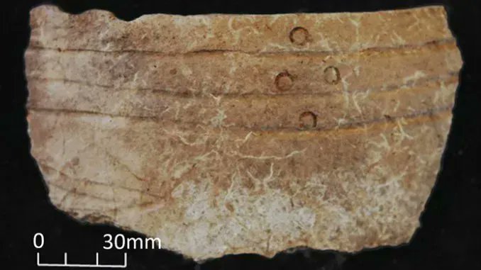 🏺An ~8,300-years-old piece of pottery from the Mongolian Plateau. It was found at Baiyinchanghan, one of the first sedentary sites in the region. The improving climate made long-term settlements viable: (from 2021,🆓) buff.ly/3Dmw5Ml