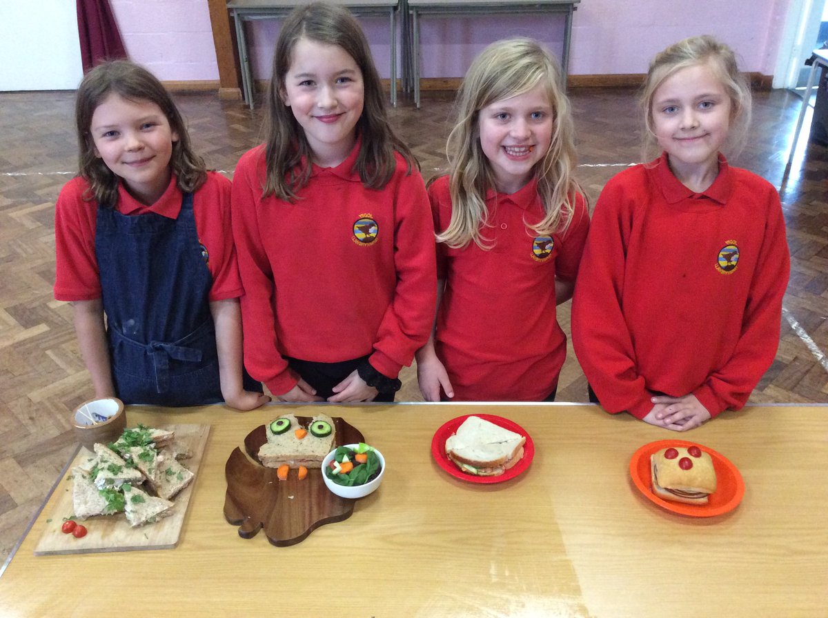 Ysgllanbrynmair's tweet photo. #Cogurdd heddiw.Da iawn i chi gyd am gystadlu, cystadleuaeth agos iawn. 🥪Our @UrddMaldwyn Cogurdd competition today. A very close competition it was too. 🥪. #Iach #Hyderus #Brechdan #Sandwich #Healthy #Urdd23 https://t.co/ectIW12lS4