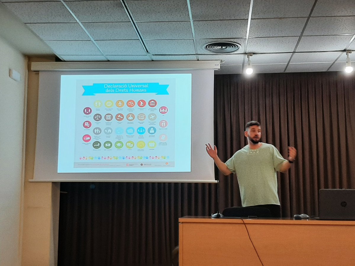 sbddretscivils's tweet photo. Comissió de gènere del consell de cooperació i solidaritat. Avui, formació en #dretshumans a càrrec de @CCARefugi i taller pràctic per aplicar la mirada de gènere en els projectes de cooperació amb Sònia Tomas, al casal pere quart https://t.co/6vcjjswd4m