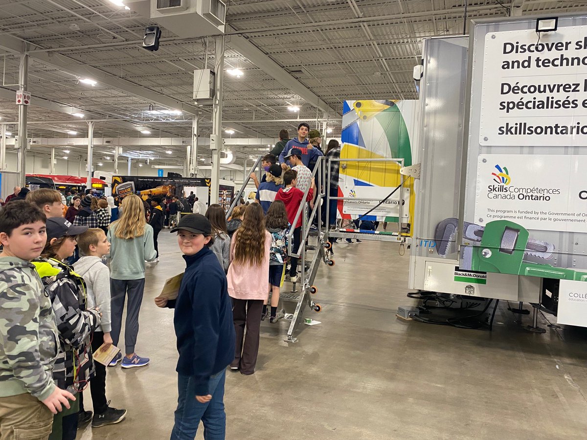 IanSkillsON's tweet photo. Line up to experience @skillsontario's Trades &amp; Tech Truck at the MLITSD Level Up Career Fair. Try A Trade is the best way to explore a career! @ONTatwork @SkillsONTTT https://t.co/1sIbAx8le7