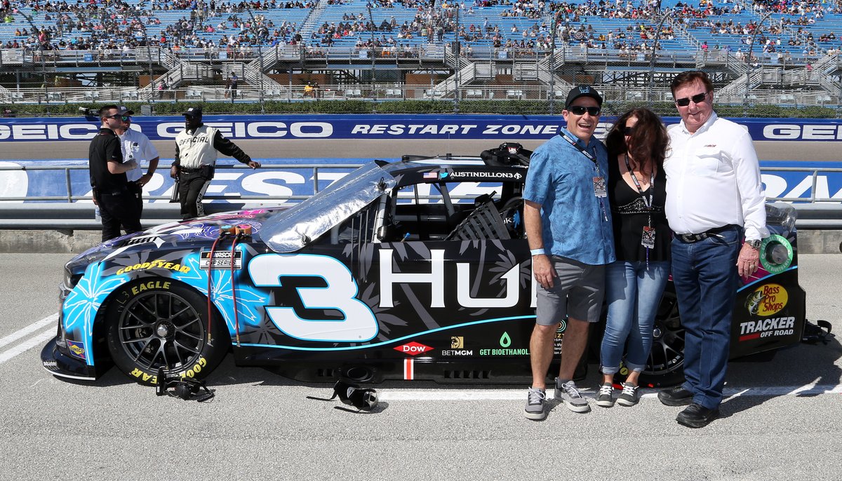 RCR Huk's up to help with Florida Relief Fund to aid those affected following the destruction of Hurricane Ian. @HukGear | @austindillon3 Click here to learn more: bit.ly/RCRHukFRF