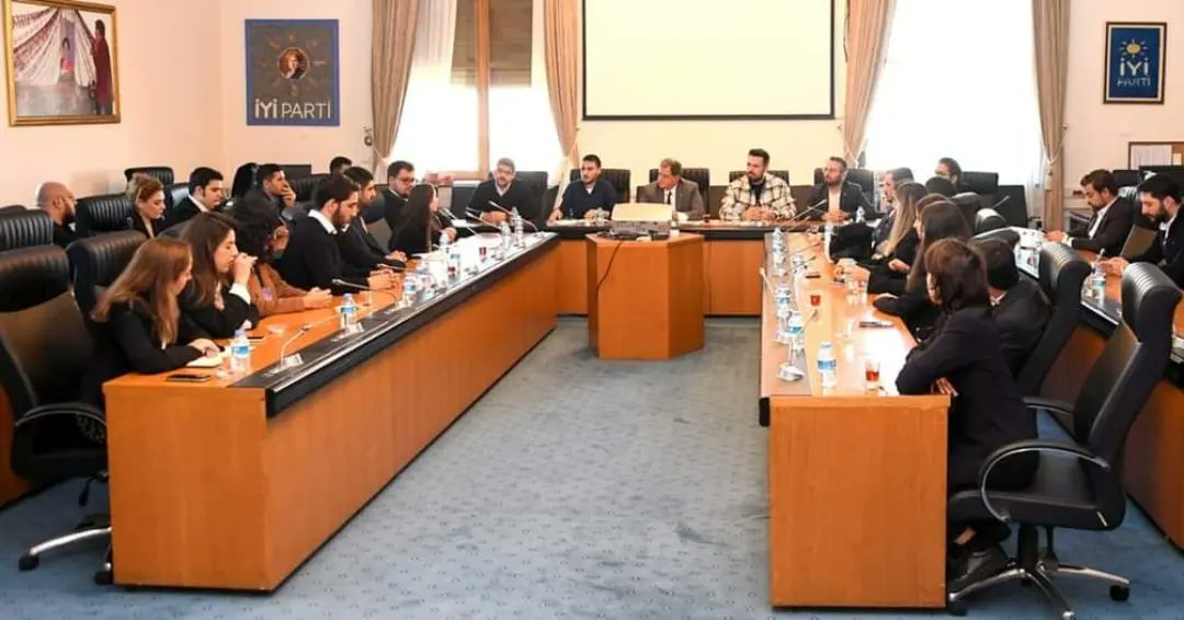 hakansidali's tweet photo. Gençlik Örgütleri Forumunu (GoFor) TBMM Grubumuzda Gençlik Politikaları Koordinatörümüz Orhun Ertürkmen ile birlikte ağırladık.

Ziyaretleri ve kıymetli görüşlerini bizlerle paylaşarak politika üretim sürecine katkı sağladıkları için arkadaşlarımıza teşekkür ediyorum. https://t.co/2u5j6SQn3O