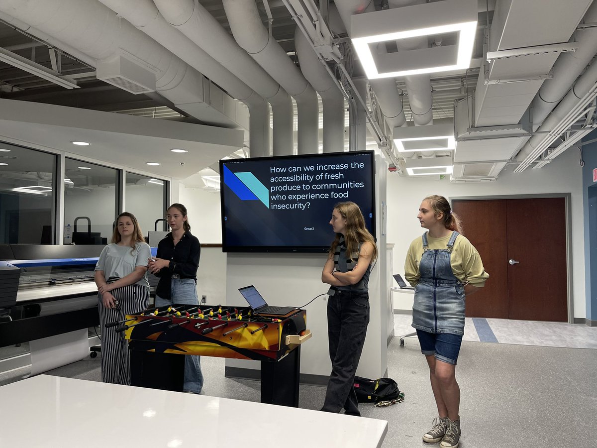 mrcarrasco_'s tweet photo. Got to hear two of my groups present their Competitor Analyses, the first step in building their pitches for #Inventanooga !! Excited to have such strong female-led groups leading the way in the STEM / Entrepreneurship fields! #womeninSTEM https://t.co/Q7PoHGUwYJ