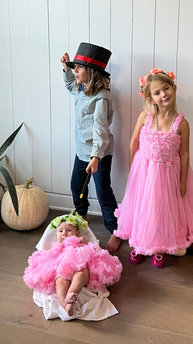 RuffleButts's tweet photo. Need last minute costumes ideas? DIY with RuffleButts! #rufflebutts #ruggedbutts https://t.co/Gmpf9CzCi3