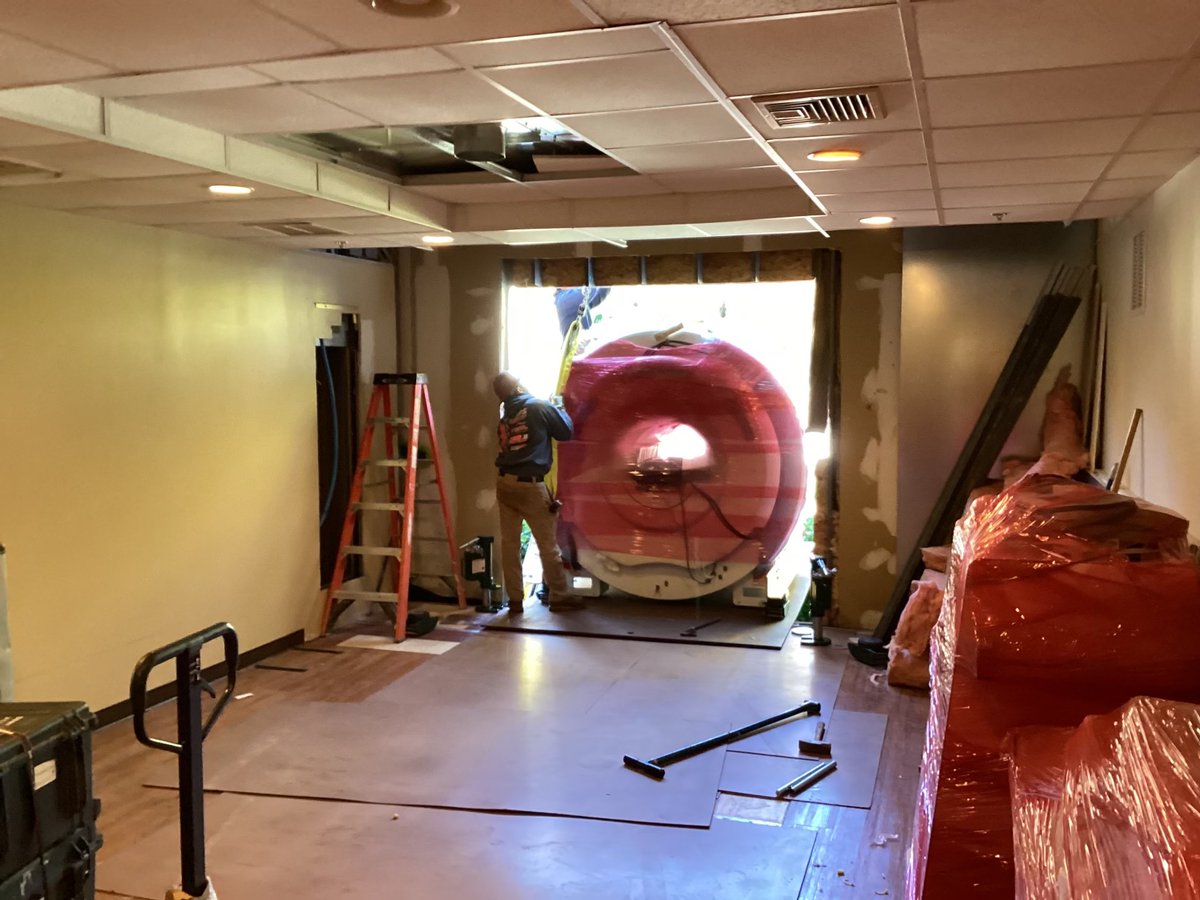 RadNetImaging's tweet photo. Don't you love a good #progressphoto? Scroll through to see our brand-new CT machines moving into our Greenbelt & Germantown Community Radiology Associatesย locations...no small feat! New, state-of-the-art equipment in our imaging centers is how we're #LeadingRadiologyForward. https://t.co/vDA8qWyQfM
