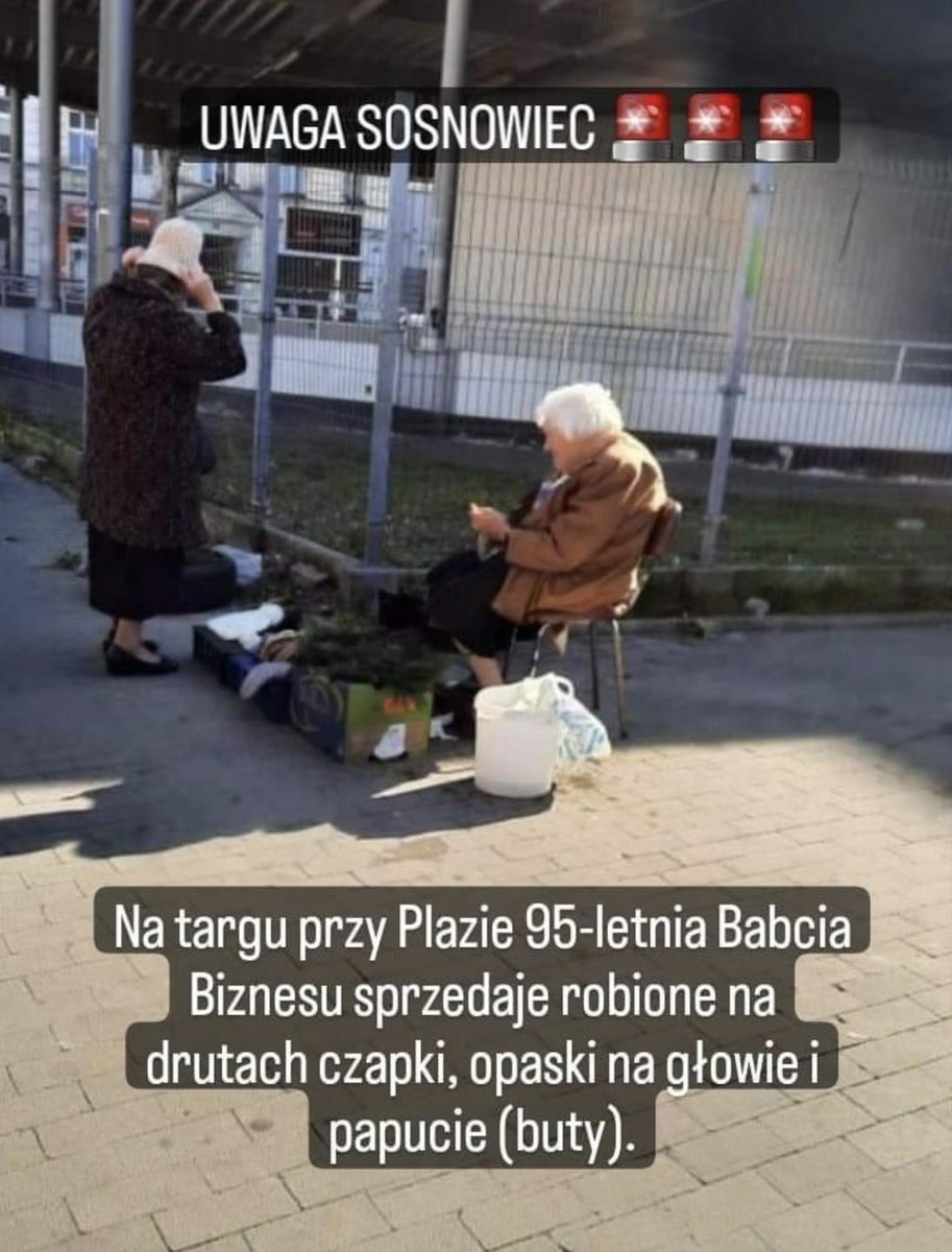 damian_zurawski's tweet photo. Proszę o RT🙏

Starsza Pani sprzedaje ciepłe, ręcznie robione papucie i skarpetki. 
Chciałbym poprosić Was, byście przy okazji robienia u Niej zakupów wspomnieli, że na ulicy Kościelnej 52 w barze mlecznym Domowe Smaki może zjeść za na nasz rachunek ciepły posiłek.🥘 https://t.co/rCthCsXF9d