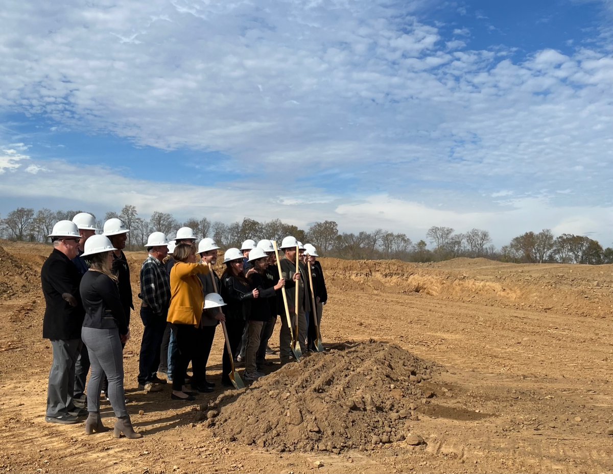 danvilleky's tweet photo. Luca Mariano broke ground today on their #bourbon distillery in east #danvilleky. Plans include an Italian restaurant, boutique hotel , shops, amphitheater and several rick houses. We'll let you know when its ready for you to come see it for yourself. Cheers! 🥃
@kybourbontrail https://t.co/svguNW74lI