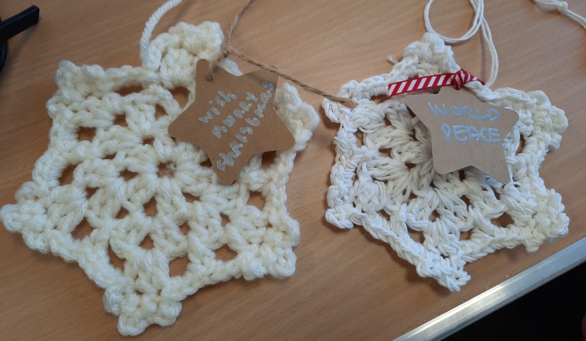 Christmas wishes yarnbomb in progress #winteriscoming❄️ #yarnbombing