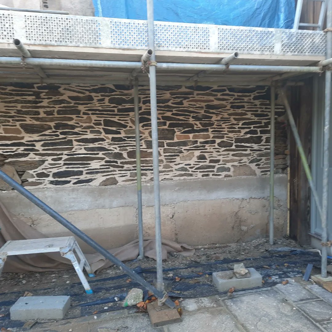 Ltlpcornwall's tweet photo. Back section all done but drying times are all over the place at the moment. Managed to start the front section this afternoon. 

Now taking bookings for 2023 somif anyone needs any lime pointing done then please get in contact leetopliss79@gmail.com 

https://t.co/4f4COjsBfF https://t.co/36hieT3gcI