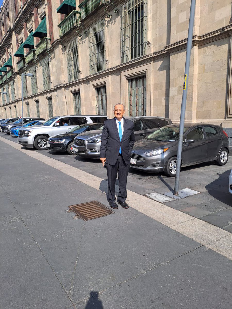 Atendiendo la convocatoria del presidente <a href="/lopezobrador_/">Andrés Manuel</a> asisto al Palacio Nacional a una reunión de gran relevancia para Tabasco, en la que se presentan los avances de la <a href="/RefineriaDosBoc/">Refinería Olmeca-Dos Bocas</a>, trabajamos por amor al país, deseo de mejorarlo y confianza en un mejor futuro del pueblo.