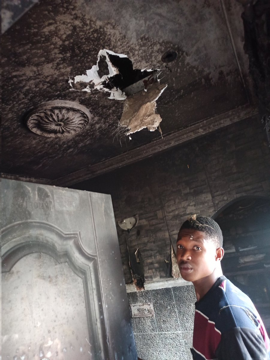 Electric glitch did this to us at home this evening.
Alhamdulillah no one was hurt 🙏