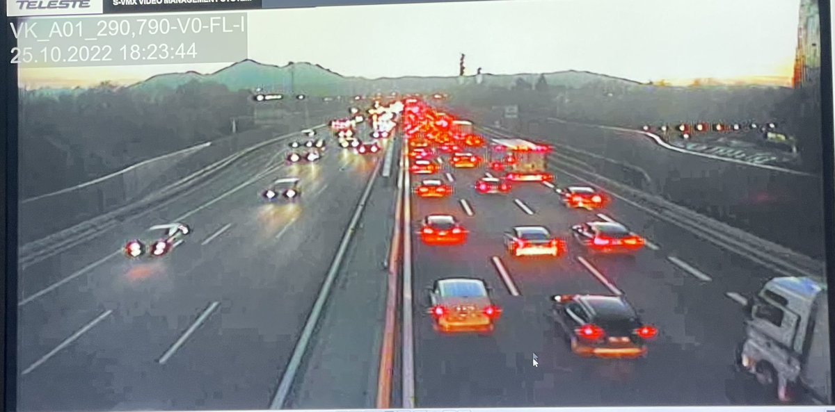 PolizeiSalzburg's tweet photo. Normale Verkehrslage in der Stadt Salzburg und auf der Autobahn. #SALCHE https://t.co/dGIggAetT2