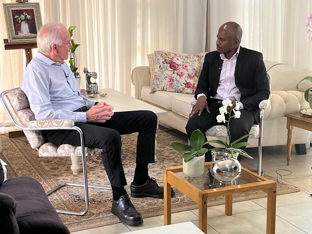 Restinguser_01's tweet photo. [SHORTLY ON] #FullView @SABCNews Economics Editor @TshepoMongoai sat down with Former Finance Minister Barend du Plessis ahead of the upcoming #MediumTermBudgetPolicyStatement. Catch the conversation on #FullView from 18:35. #SABCNews https://t.co/HhNZfVT1tB