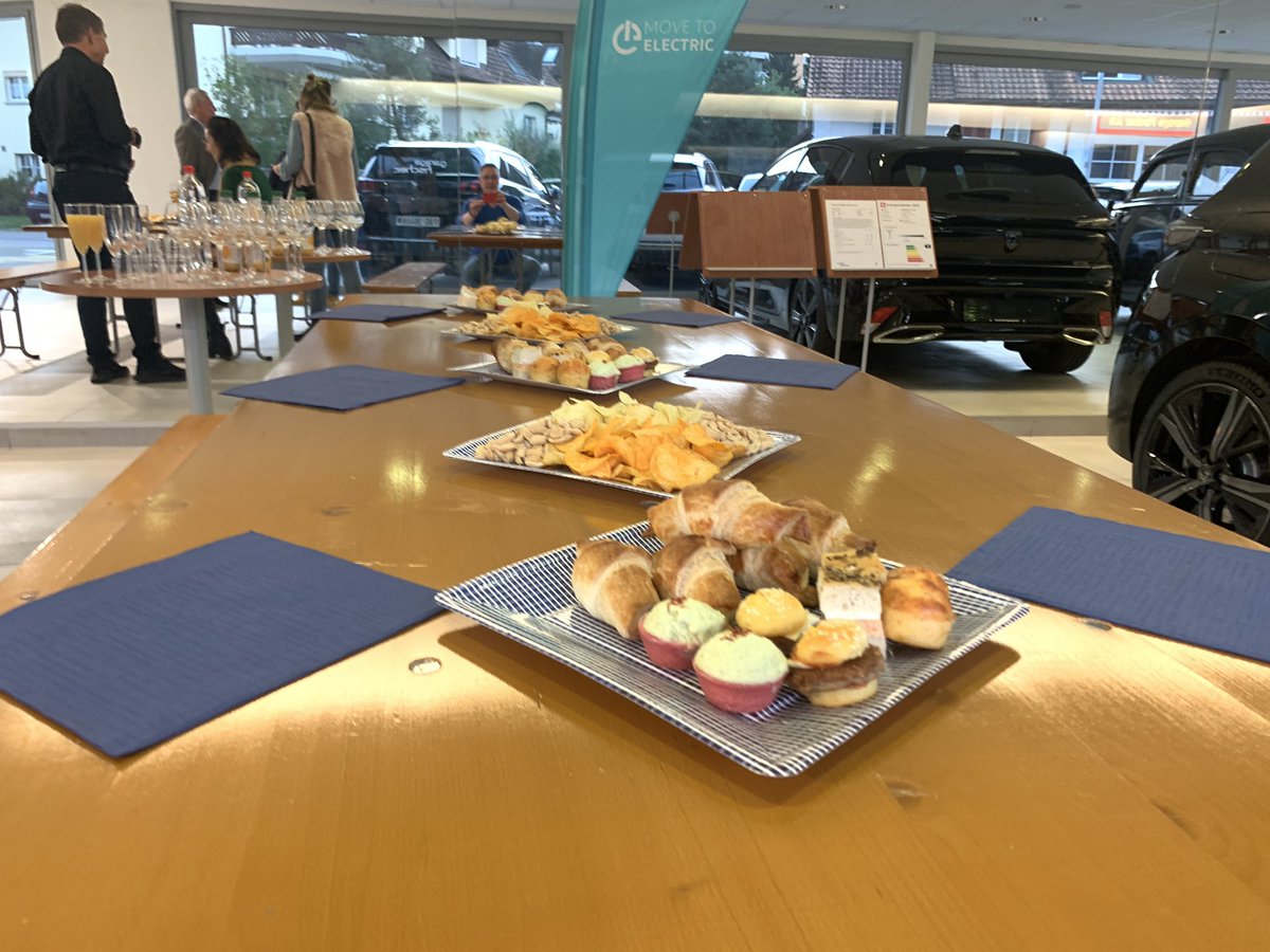 8953Dietikon's tweet photo. Treffen der #NetzwerkStadt bei der #Garage Fischer AG. Neue Menschen kennenlernen in #Dietikon war übrigens nie einfacher. :) 
#Limmattal https://t.co/wW0hLnEbrk